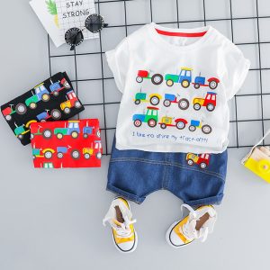 set bebelusi baieti compus din tricou si pantaloni scurti