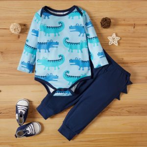 set pentru baieti din doua piese cu body si pantaloni cu imprimeu crocodil